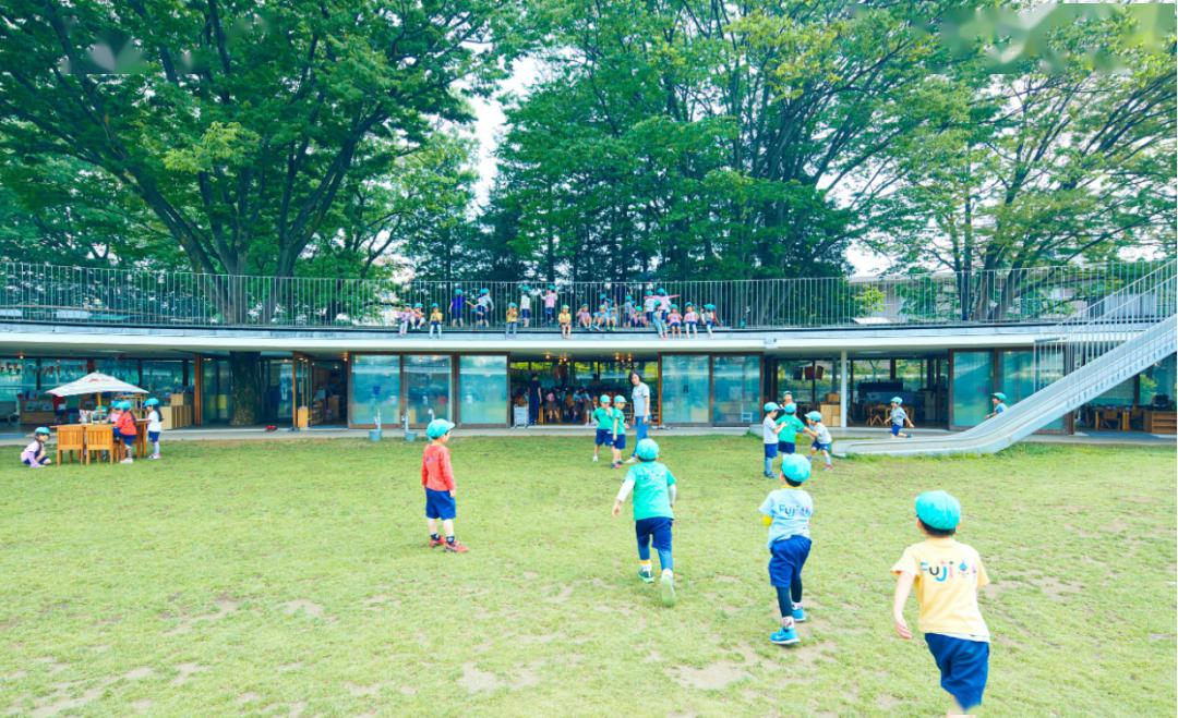 極簡設計的幼兒園成為孩子釋放天性的樂園