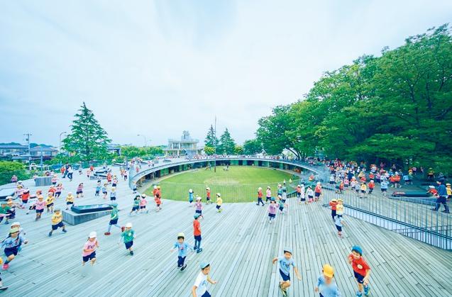 極簡設計的幼兒園成為孩子釋放天性的樂園